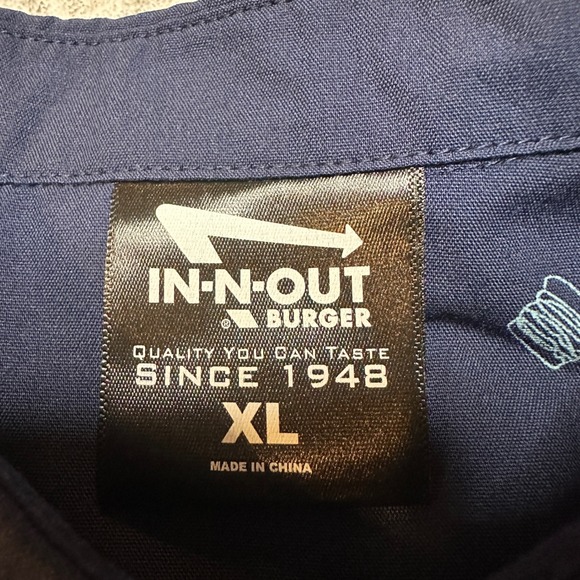 In-N-Out Burger Navy Button-Up Shirt Burger Print Fast Food Uniform Mens XL - Picture 3 of 7